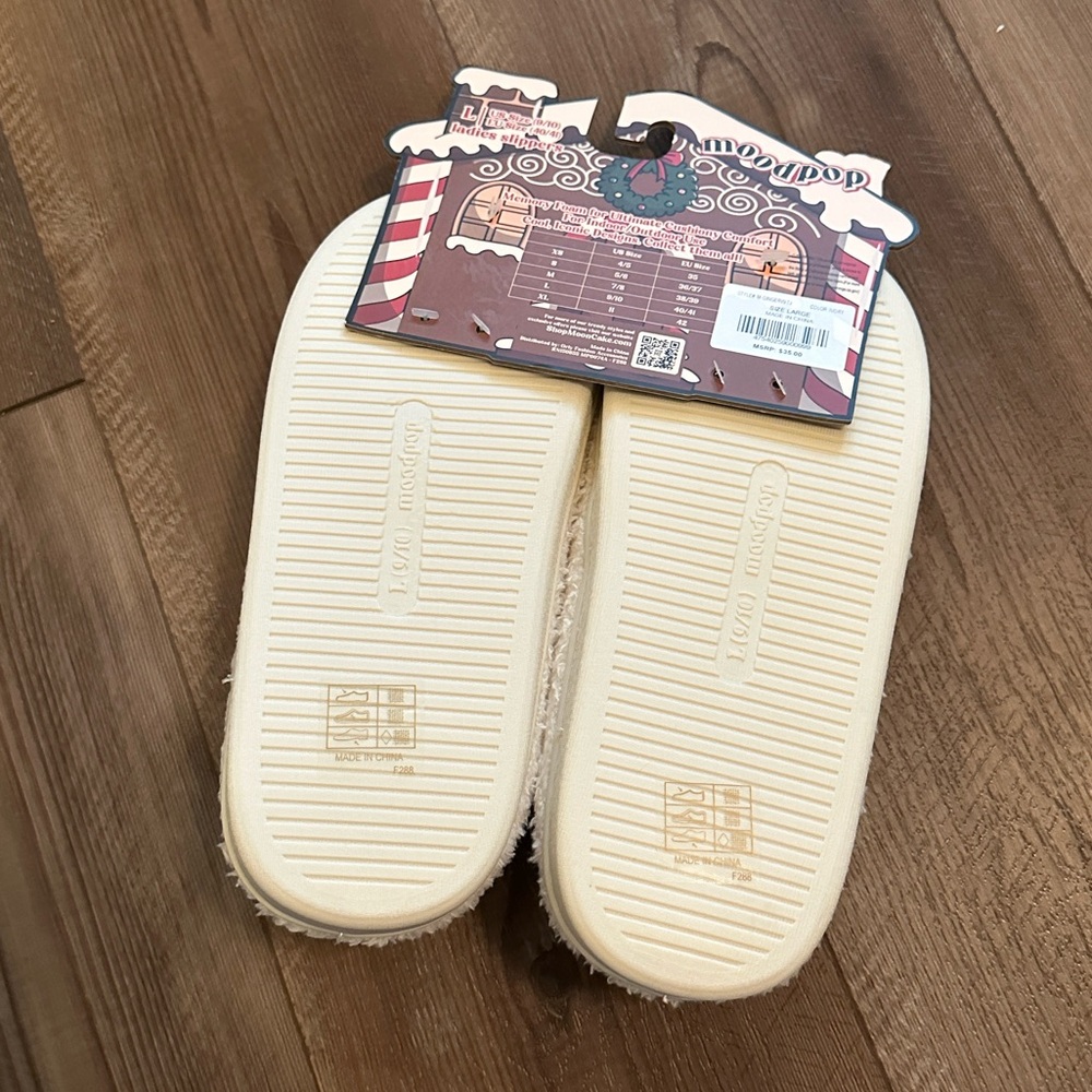 Gingerbread Man Ladies Slippers - Picture 5 of 9
